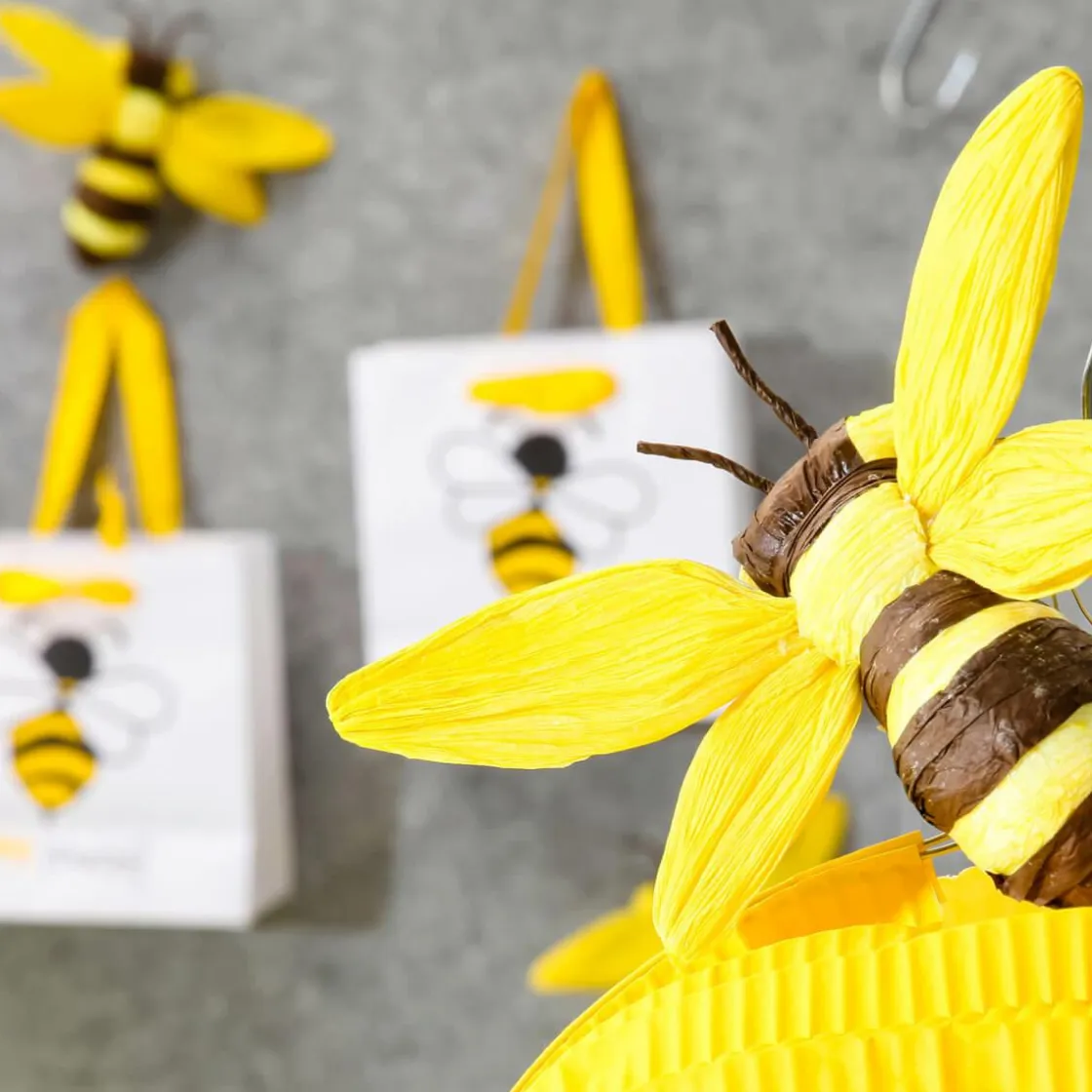 DecoWoerner Decoración De Animales|Decoración De Primavera>Abejas Decorativas 10-14 Cm, 5 Piezas