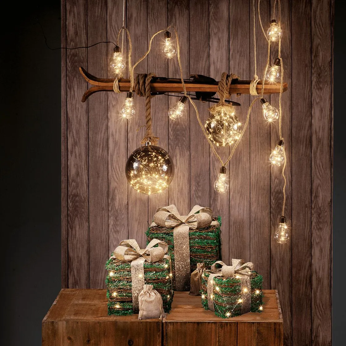DecoWoerner Luces De Navidad>Bola Micro LED Con Batería, Ø 14 Cm