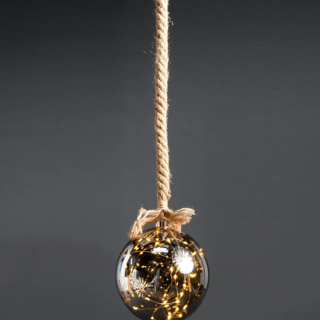 DecoWoerner Luces De Navidad>Bola Micro LED Con Batería, Ø 20 Cm