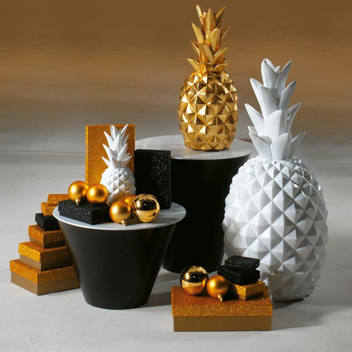 DecoWoerner Bolas De Navidad>Bolas De Navidad Doradas Y Mates De Plástico Ignífugo, 6 Cm Ø - 24 Piezas