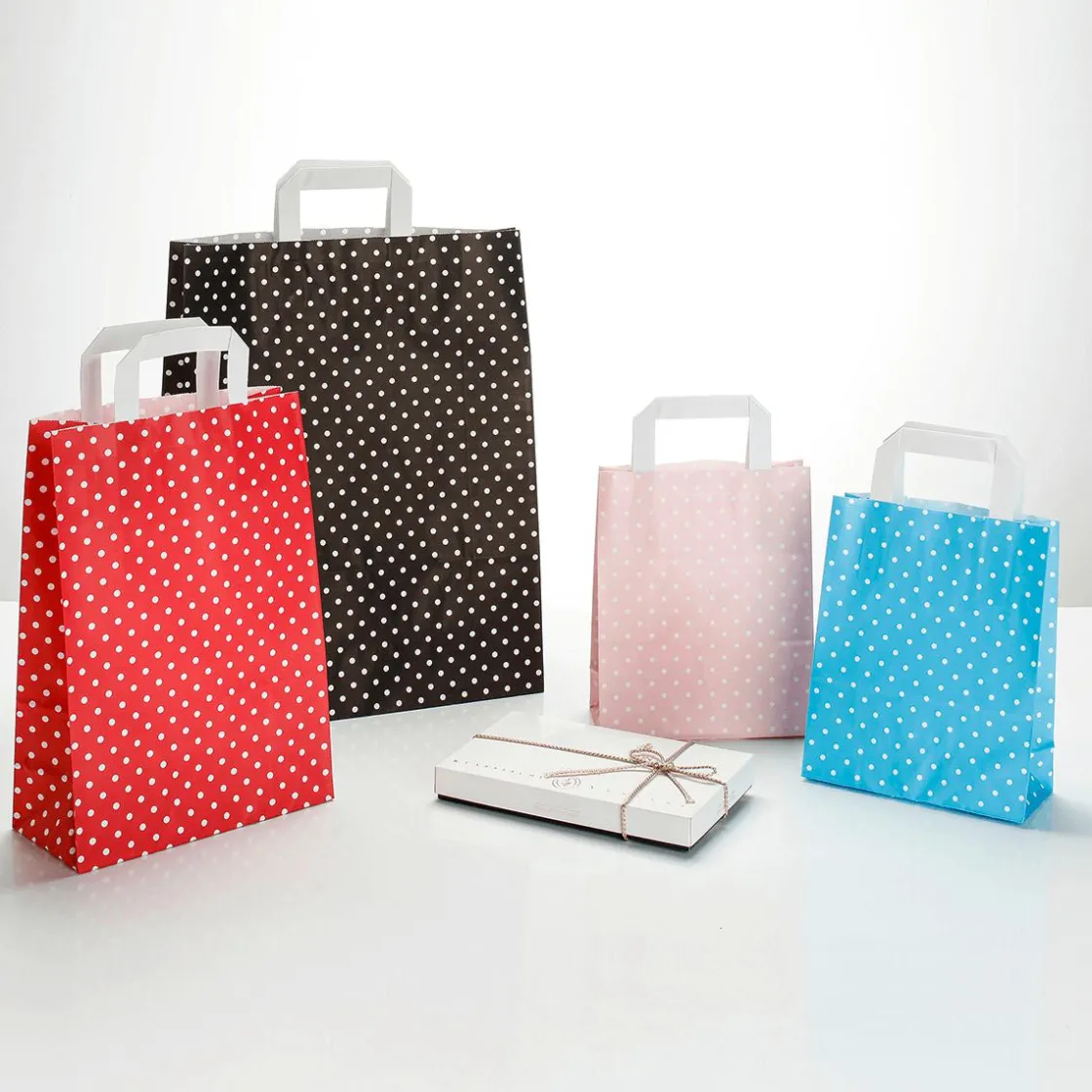 DecoWoerner Bolsas De Regalo Y Bolsas Portátiles>Bolsa De Papel Con Lunares 31 X 22 Cm Roja