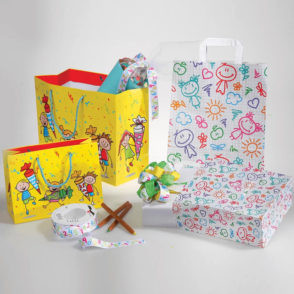 DecoWoerner Bolsas De Regalo Y Bolsas Portátiles|Decoración Temática>Bolsa De Papel "Feliz", 26 X 35 X 11 Cm