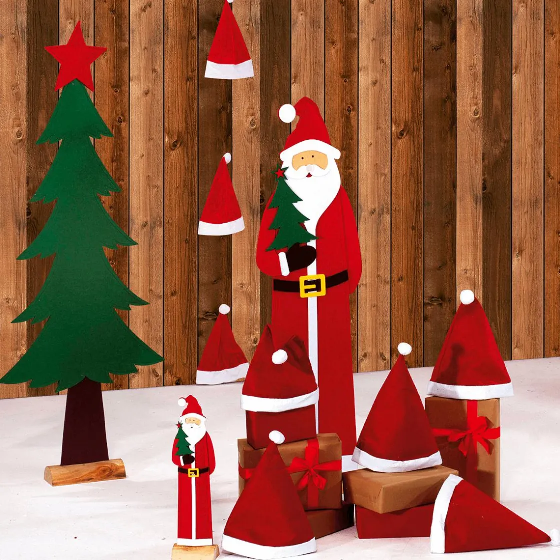 DecoWoerner Figuras De Navidad>Cadena De Gorras De Papá Noel 250 Cm