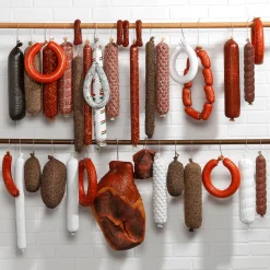 DecoWoerner Carnes Y Embutidos>Cervelat Ahumado De Campo Muñeco De Comida 45 Cm