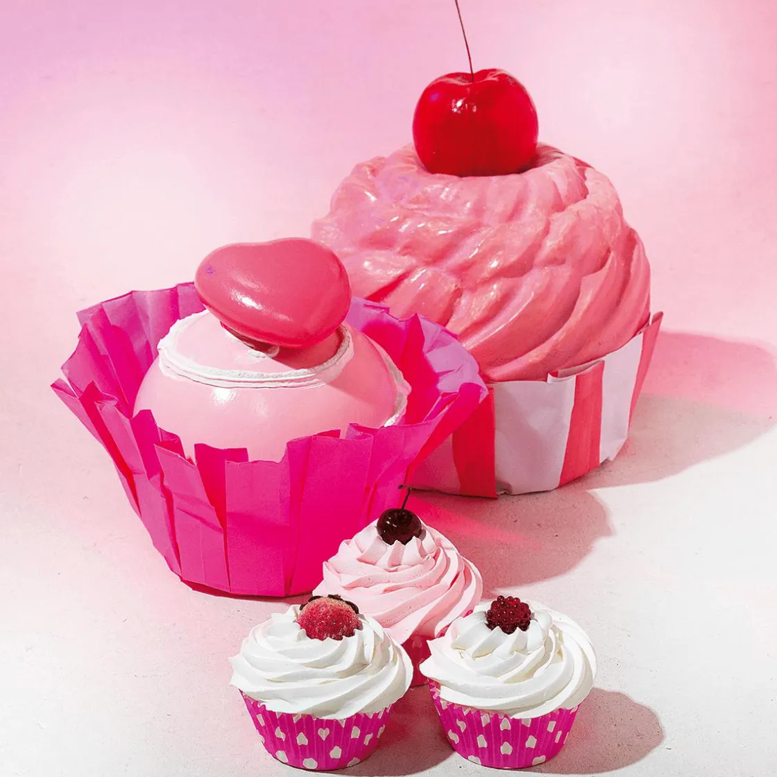 DecoWoerner Pan Y Pastel>Cupcakes Muñeco De Comida 3 Piezas, 7 Cm
