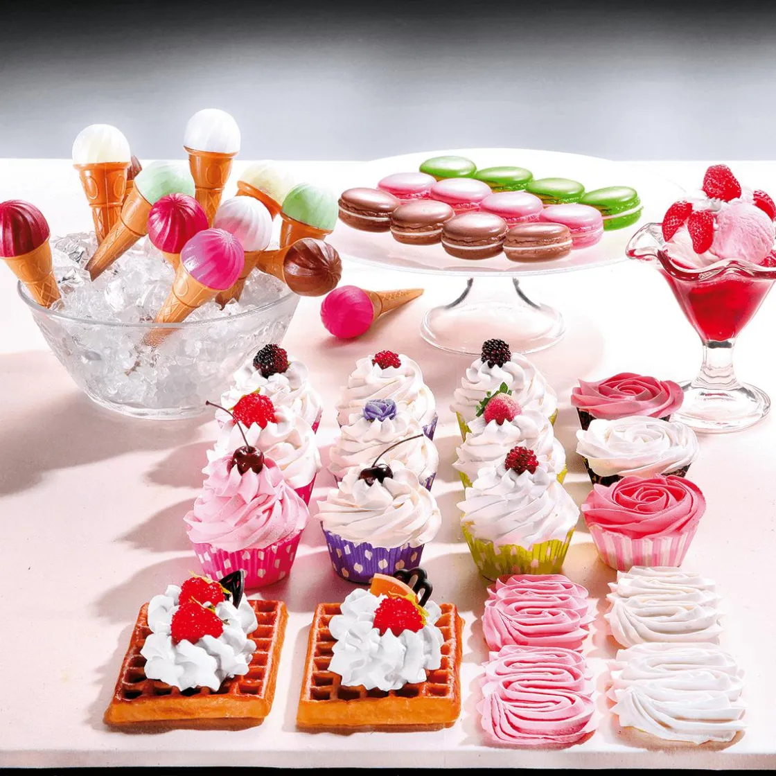 DecoWoerner Pan Y Pastel>Cupcakes Muñeco De Comida 3 Piezas, 7 Cm