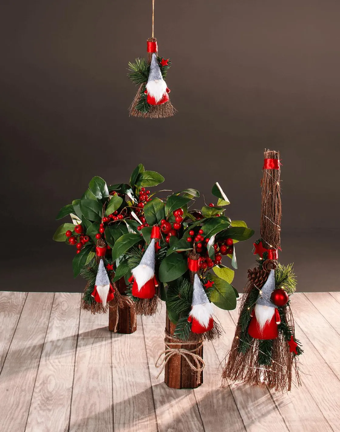 DecoWoerner Figuras De Navidad>Escoba Decorativa Con LED 55 Cm