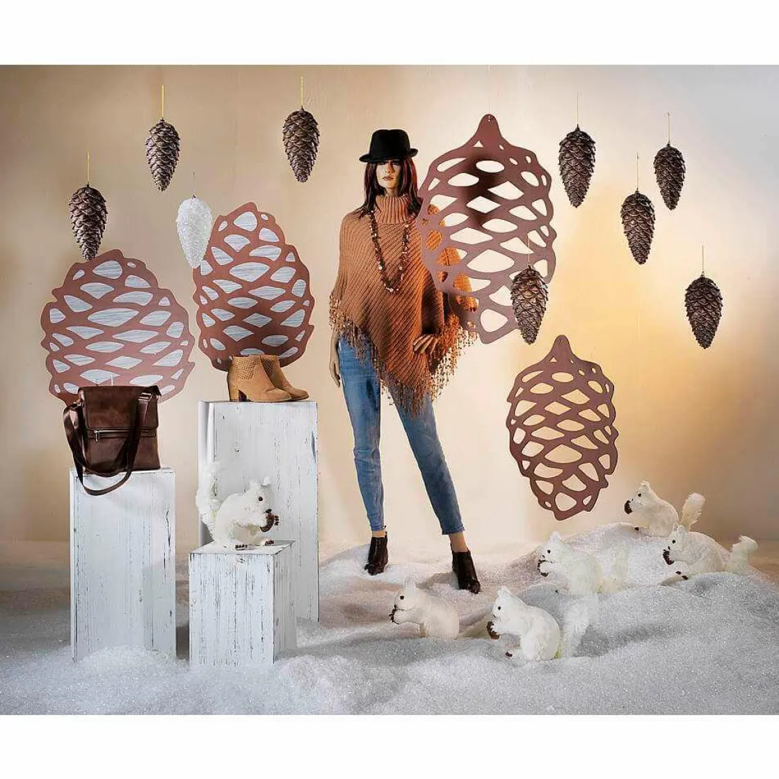 DecoWoerner Decoración De Otoño>Expositor De Madera Silueta De Cono 50 X 80 Cm