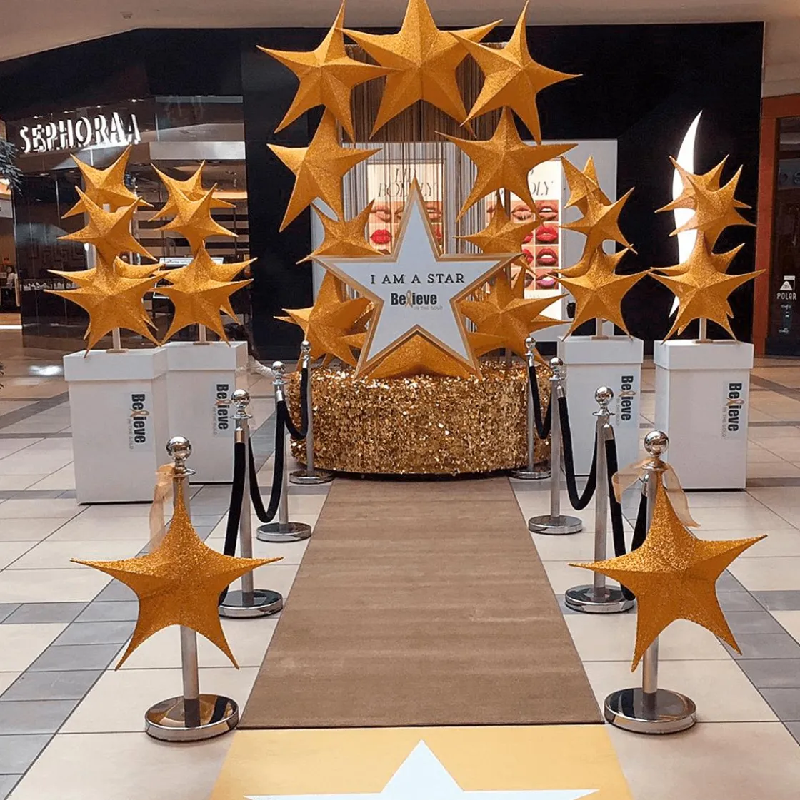 DecoWoerner Láminas Y Películas Decorativas>Lámina Metálica Troquelada De 90 Cm De Ancho, Dorada
