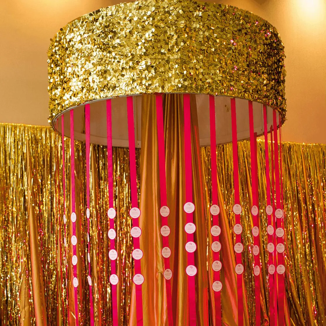 DecoWoerner Láminas Y Películas Decorativas>Lámina Metálica Troquelada De 90 Cm De Ancho, Dorada