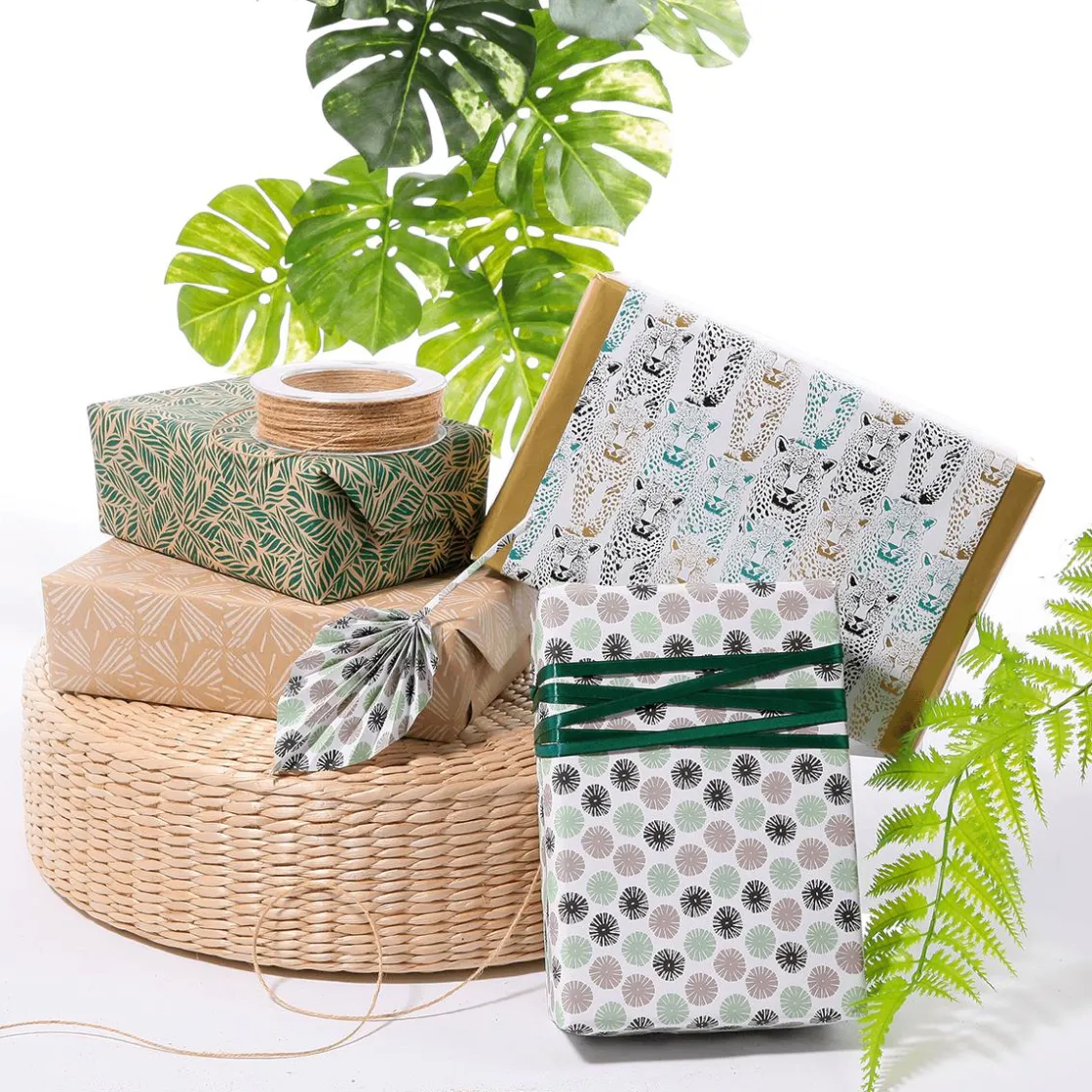 DecoWoerner Papel De Regalo|Go Green - Envoltorio Para Regalo Ecológico>Papel Kraft Reciclado Con Motivos Geométricos Blancos - Rollo De Papel De Envolver De 50 M