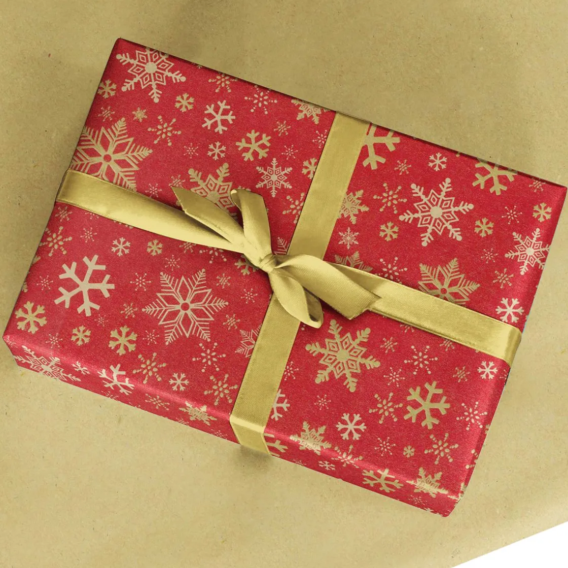 DecoWoerner Papel De Regalo|Go Green - Envoltorio Para Regalo Ecológico>Papel Kraft Reciclado Con Copos De Nieve Dorados - Bobina De Papel De Regalo Sostenible De 50 M