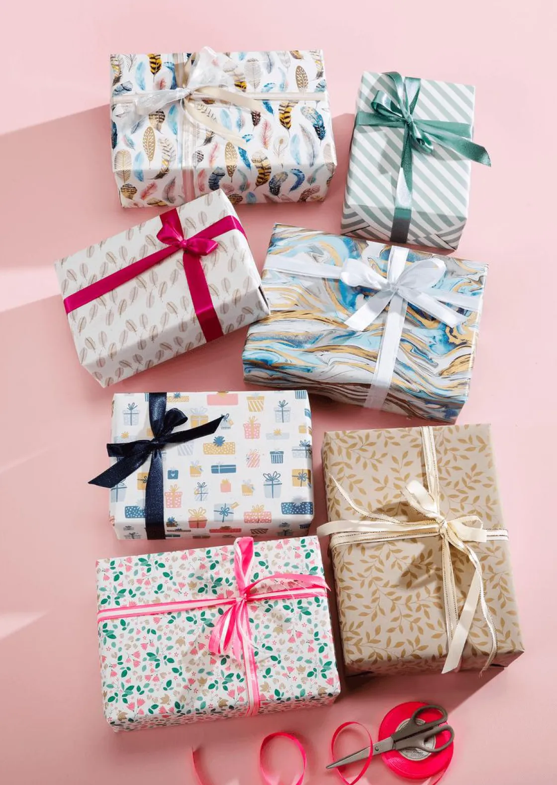 DecoWoerner Papel De Regalo|Go Green - Envoltorio Para Regalo Ecológico>Papel Kraft Sostenible De Remolacha Azucarera Con Rayas s Y Blancas - Rollo De Papel De Envolver De 50 M.