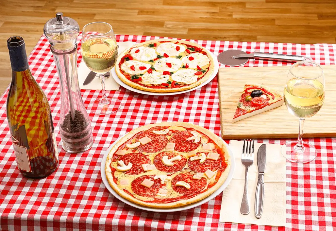 DecoWoerner Platos Y Comida Rápida>Pizza Speciale Con Salami, Jamón Y Champiñones Comida Fake 25 Cm Ø