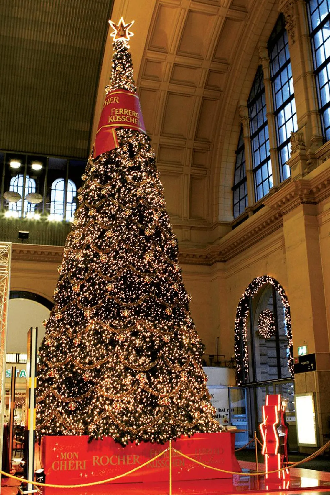 DecoWoerner Árboles Gigantescos>Árbol Gigante Con Iluminación LED, Interiores, Altura 440 Cm